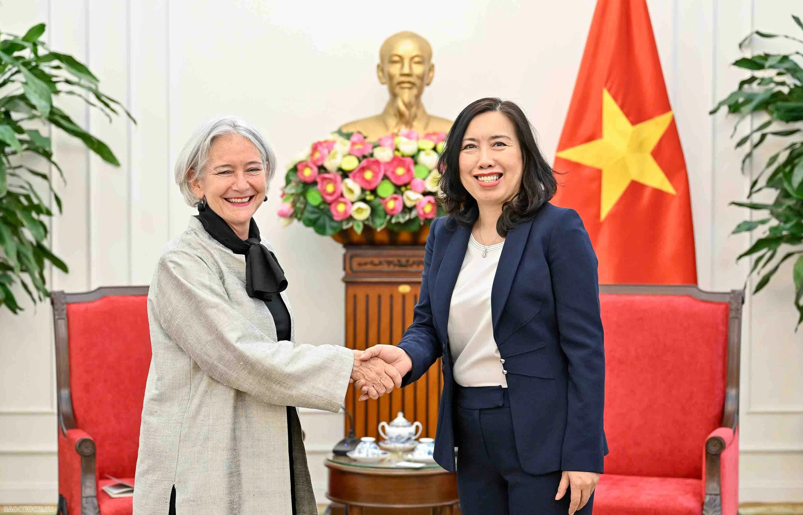 Thứ trưởng Lê Thị Thu Hằng tiếp Trưởng Đại diện UNHCR tại Thái Lan phụ trách Việt Nam
