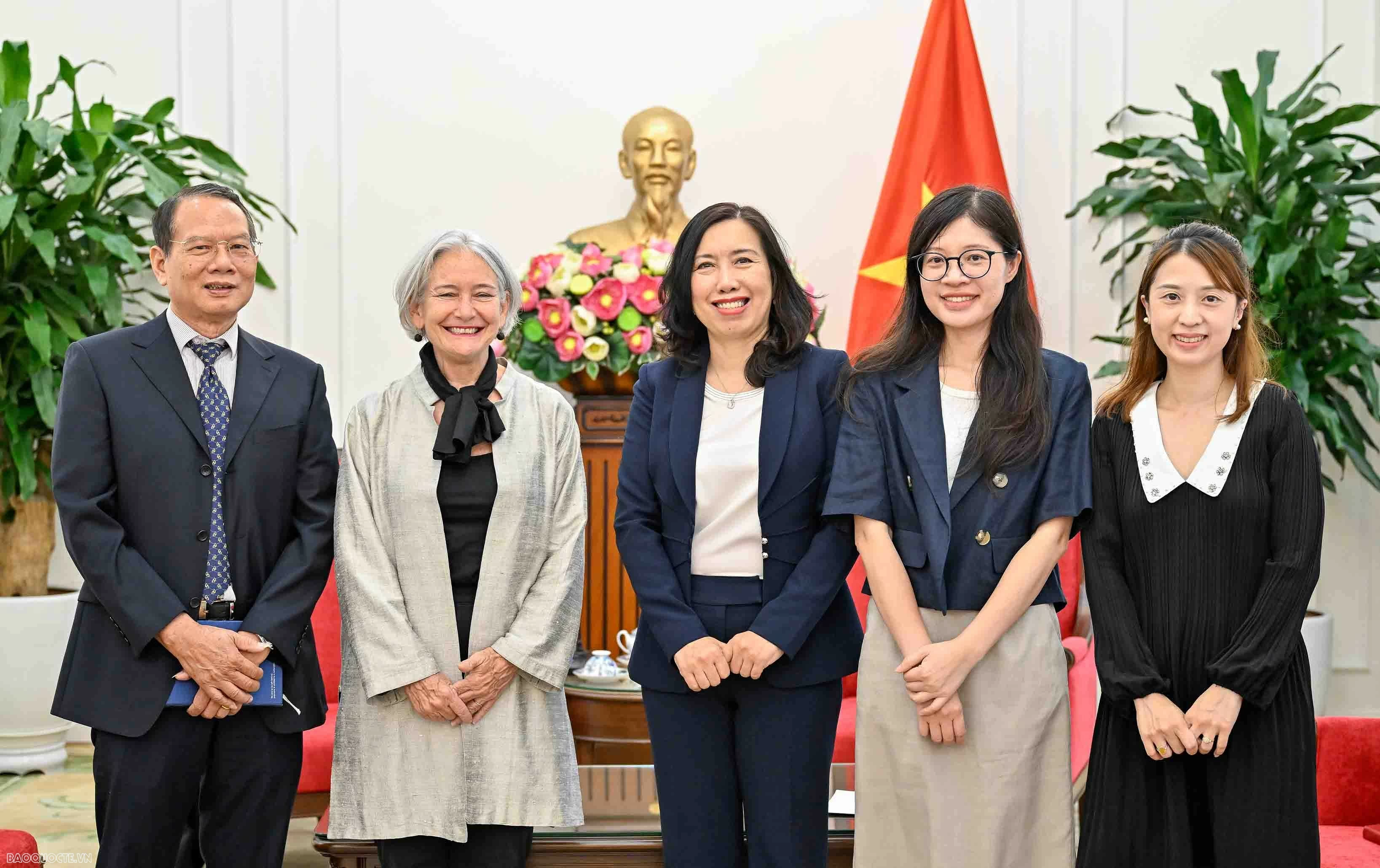 Thứ trưởng Lê Thị Thu Hằng tiếp Trưởng Đại diện UNHCR tại Thái Lan phụ trách Việt Nam