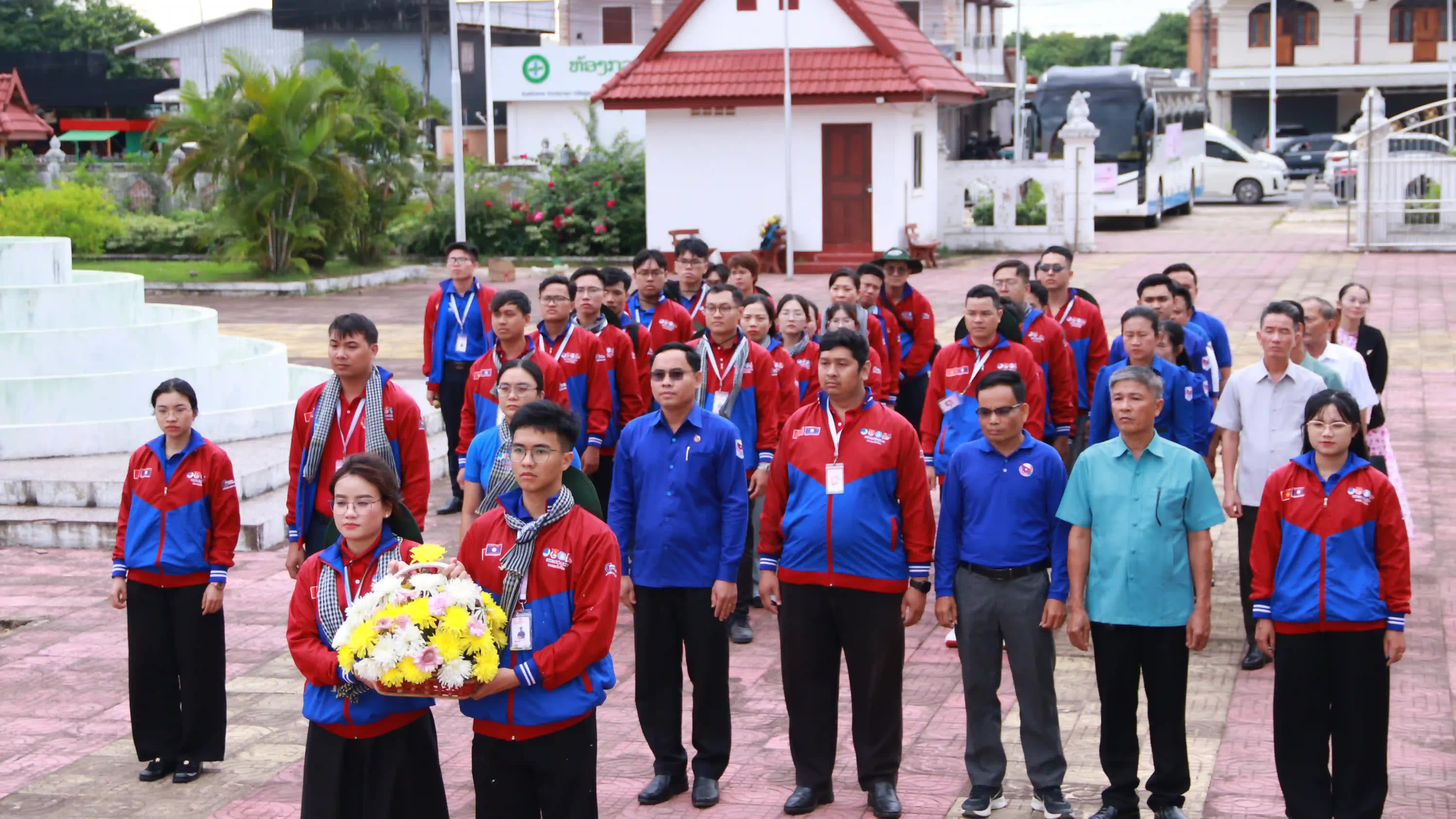 67 chiến sĩ tình nguyện TP. HCM mang mùa hè xanh đến 4 tỉnh của Lào