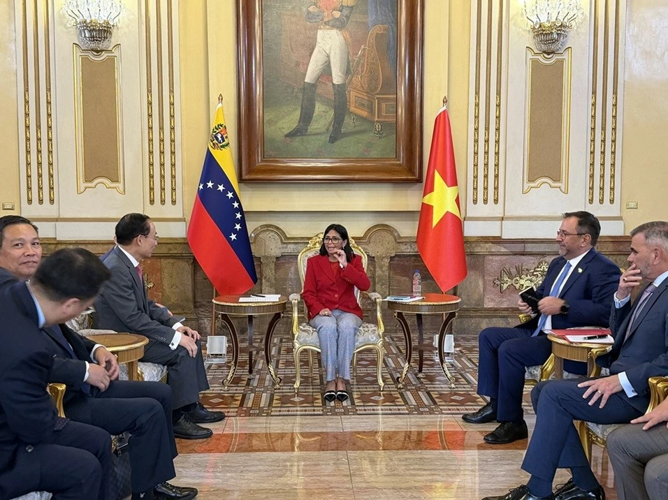 Bộ trưởng Ngoại giao Lê Hoài Trung thăm, làm việc tại Venezuela