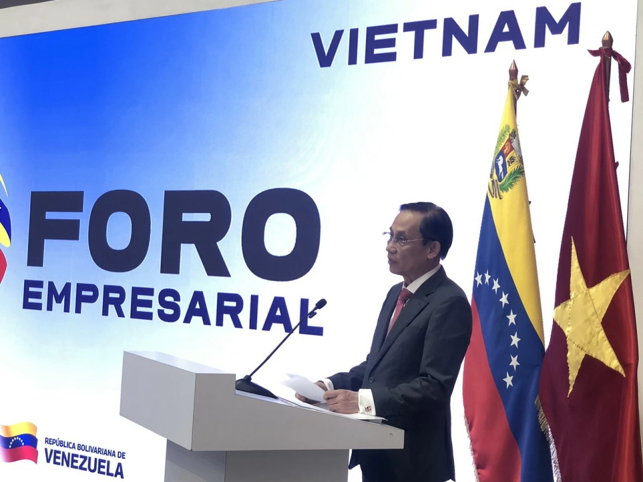 Bộ trưởng Ngoại giao Lê Hoài Trung thăm, làm việc tại Venezuela