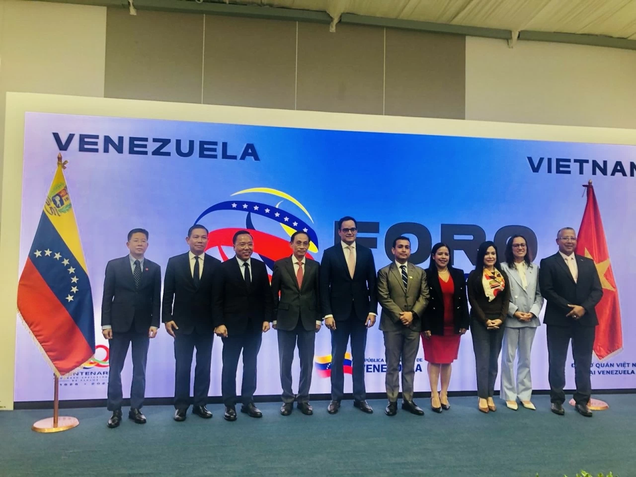 Bộ trưởng Ngoại giao Lê Hoài Trung thăm, làm việc tại Venezuela
