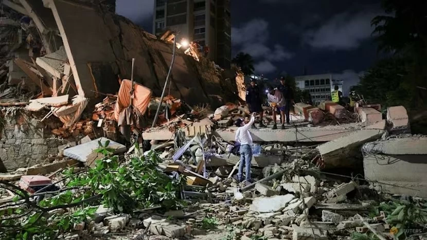 Khung cảnh đổ nát tại Venezuela sau hai trận động đất mạnh liên tiếp, khi lực lượng cứu hộ khẩn trương tìm kiếm người mắc kẹt giữa các tòa nhà sập đổ. (Nguồn: CNA)
