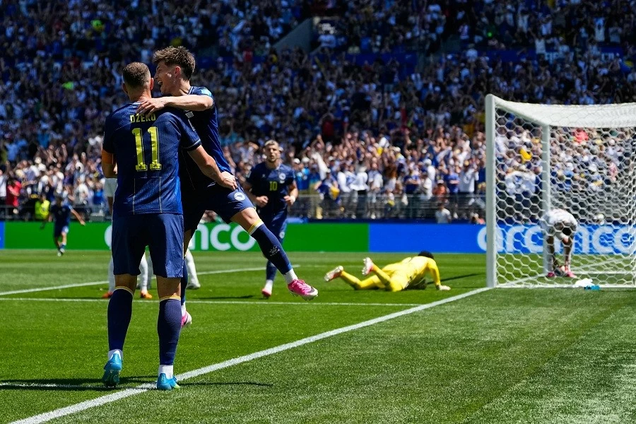 Kết quả bóng đá Bảng B World Cup 2026: Bosnia & Herzegovina 3-1 Qatar: Bosnia viết nên lịch sử, Dzeko chạm mốc 150 trận khi Qatar chính thức bị loại