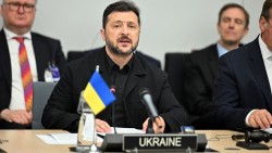 Tổng thống Ukraine tuyên bố đã ra lệnh tấn công phủ đầu Nga, Moscow nói sẵn sàng hòa đàm