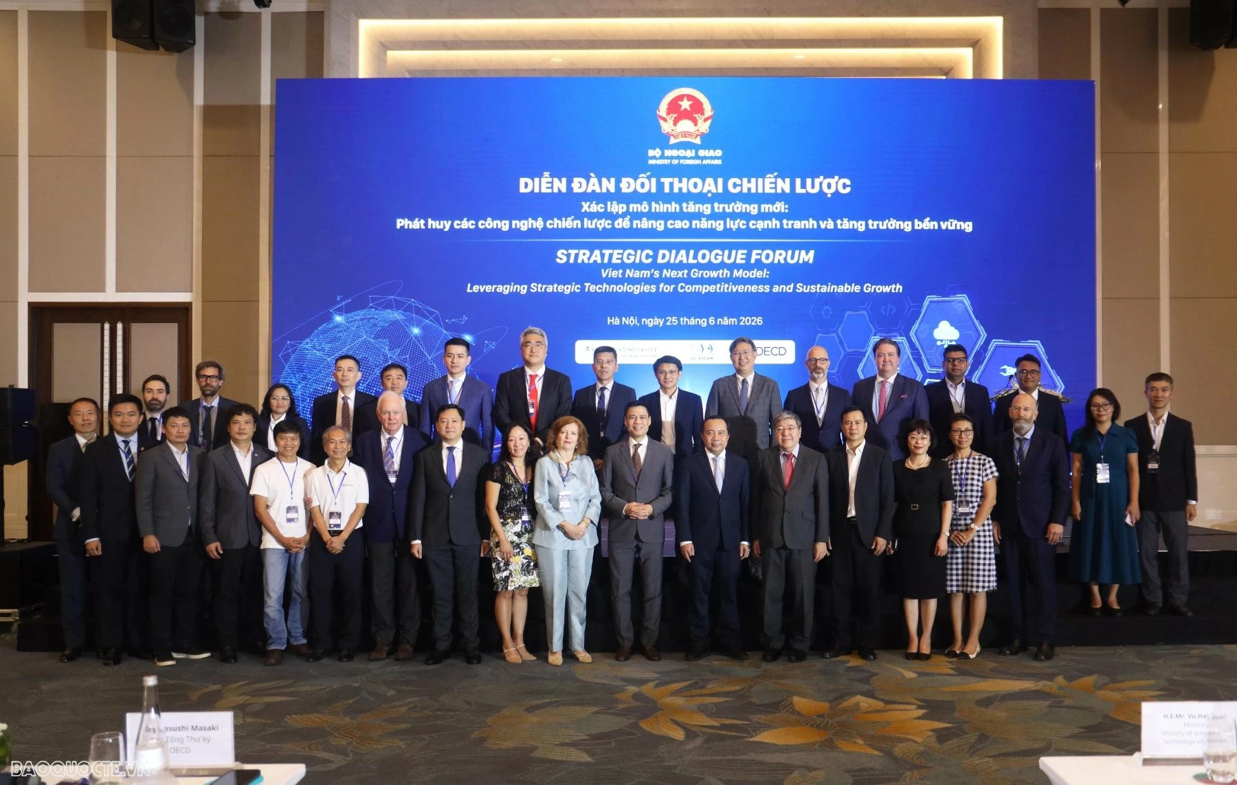 Các đại biểu chụp ảnh chung. (Ảnh: Thành Long)