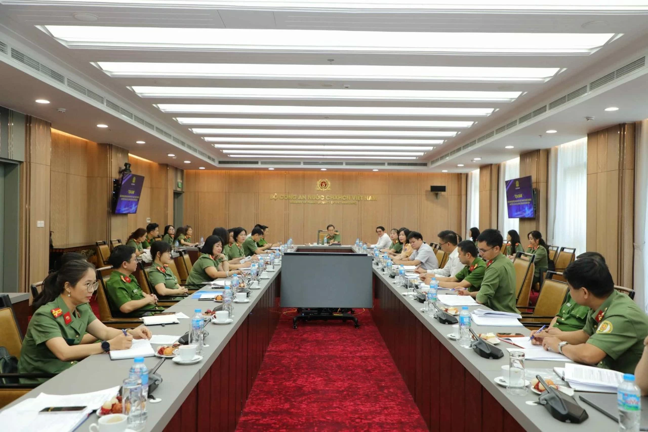 Bảo đảm quyền của công dân Việt Nam ở nước ngoài - Vai trò của lực lượng Công an nhân dân