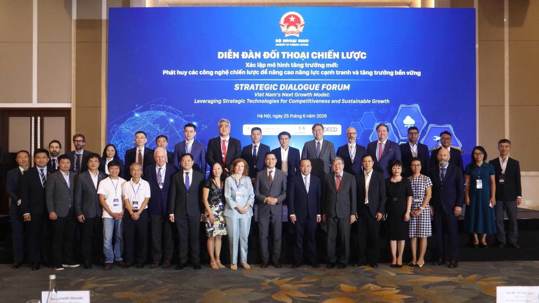Diễn đàn Đối thoại chiến lược: Phát huy các công nghệ chiến lược trong xác lập mô hình tăng trưởng mới của Việt Nam