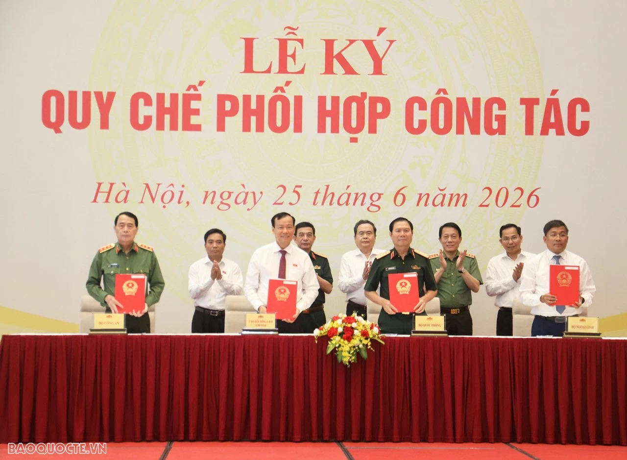 Việc ký kết các Quy chế phối hợp là bước cụ thể hóa các chủ trương, định hướng lớn của Đảng về xây dựng Nhà nước pháp quyền xã hội chủ nghĩa, hoàn thiện hệ thống pháp luật, nâng cao hiệu lực, hiệu quả hoạt động của Quốc hội. (Ảnh: Thành Long)