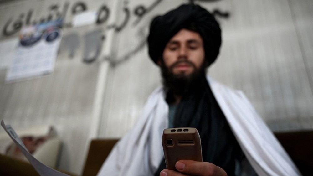 Taliban cấm quan chức dùng smartphone, các tổ chức nhân quyền nói gì?