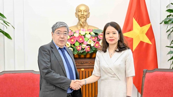 Thứ trưởng Ngoại giao Nguyễn Minh Hằng tiếp Phó Tổng Thư ký OECD
