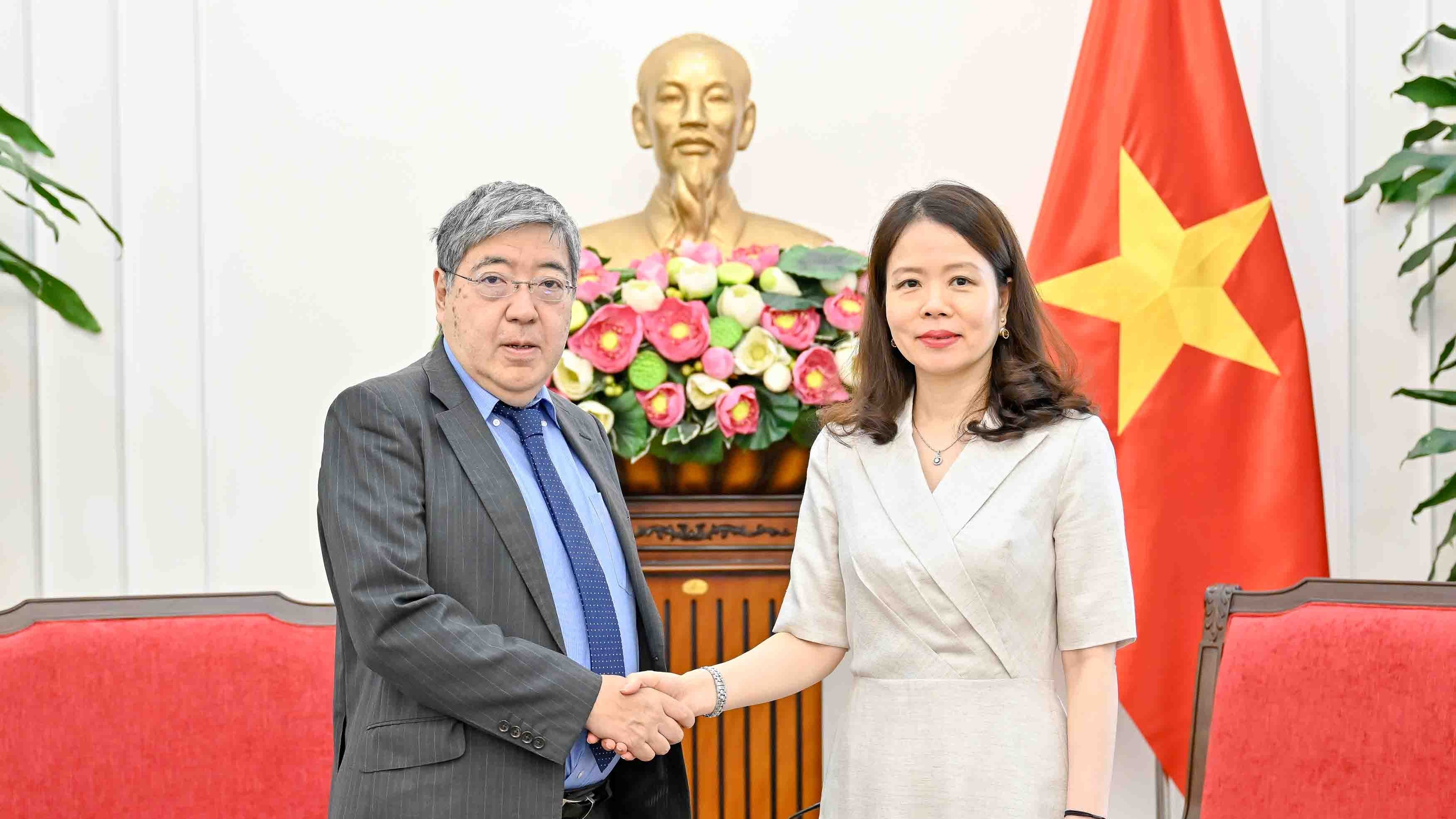 Thứ trưởng Ngoại giao Nguyễn Minh Hằng tiếp Phó Tổng Thư ký OECD
