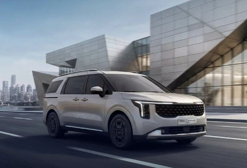Kia Việt Nam vừa chính thức bổ sung thêm phiên bản mới cho dòng Kia Carnival Hybrid, mang tên 1.6 Turbo Hybrid Luxury 8S.