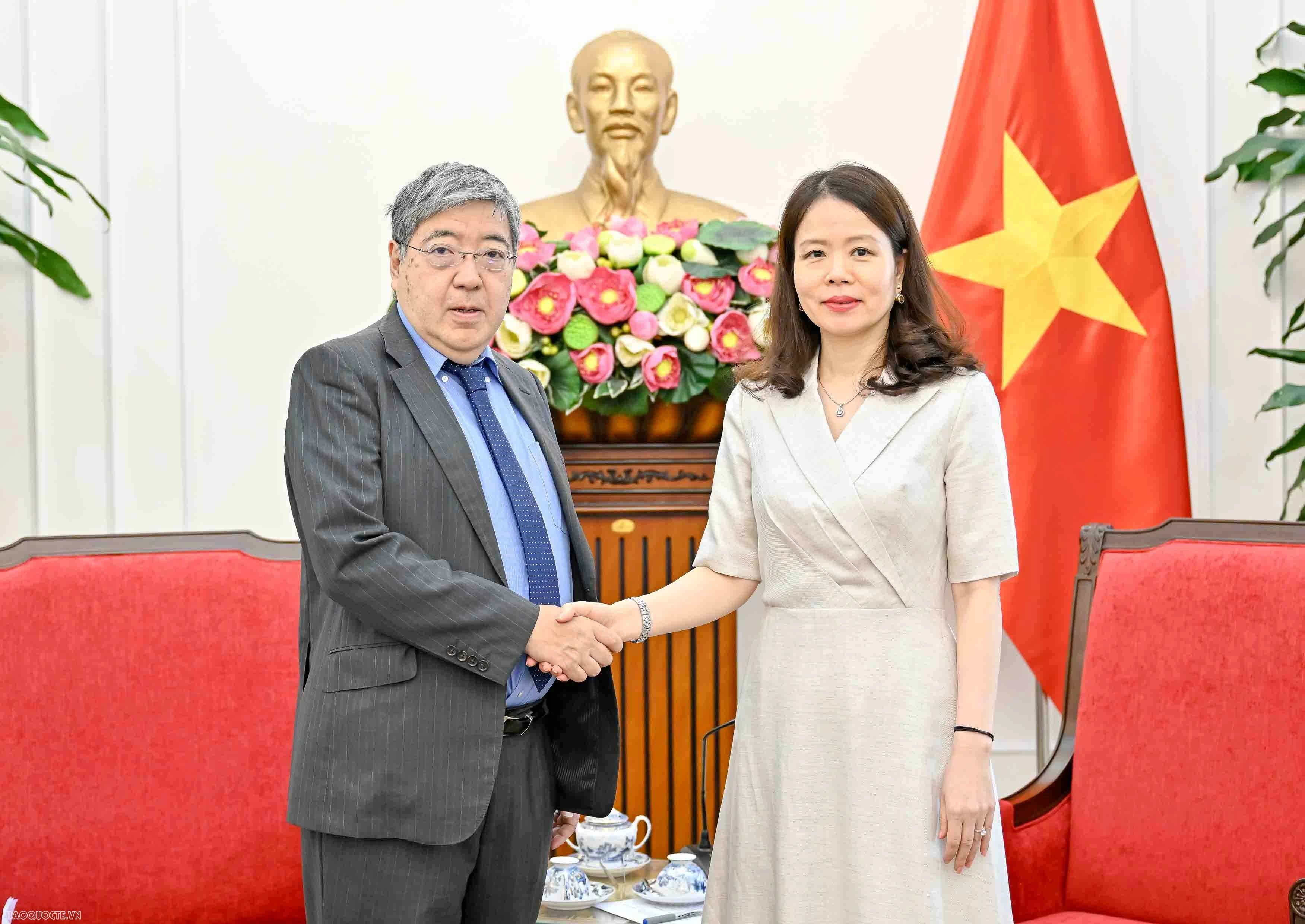 Thứ trưởng Ngoại giao Nguyễn Minh Hằng tiếp Phó Tổng Thư ký OECD