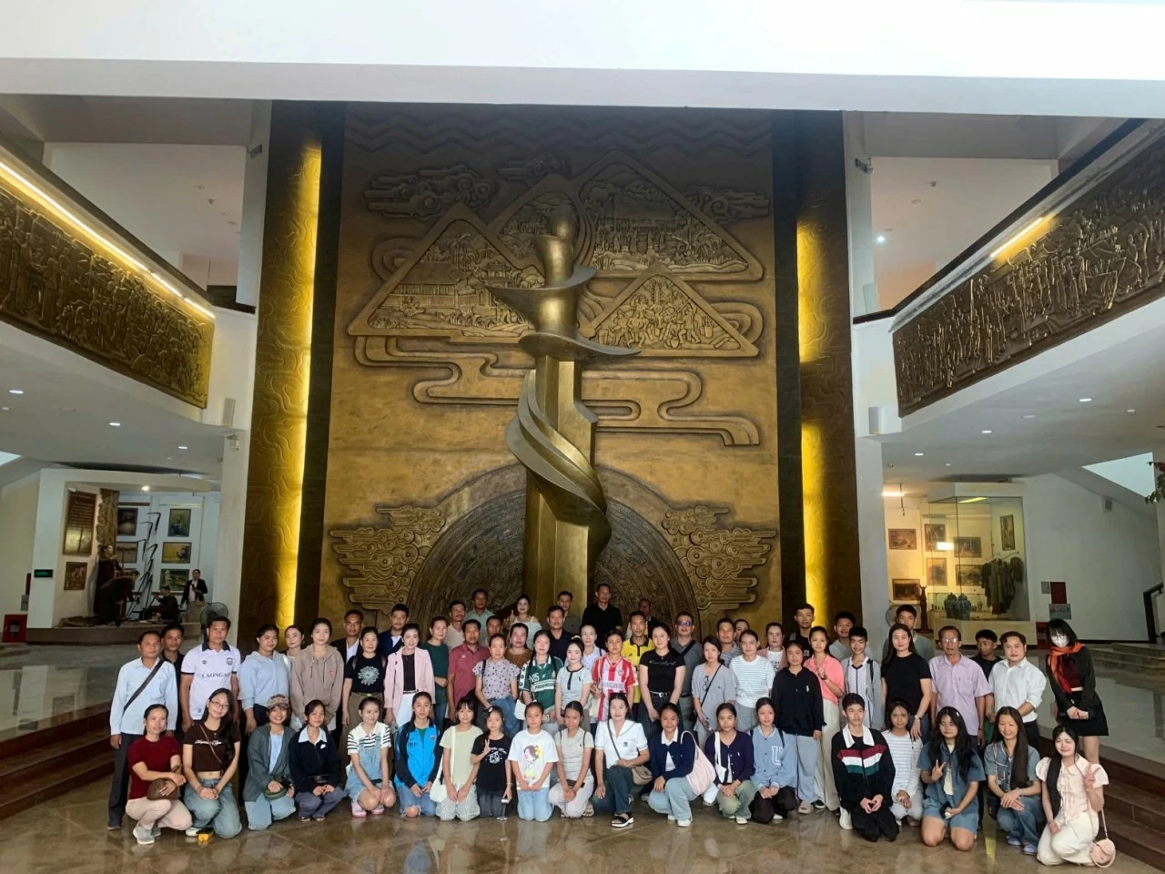 Hoạt động giao lưu, tham quan các di tích lịch sử, văn hóa và trao đổi kinh nghiệm giảng dạy môn lịch sử giữa ngành giáo dục tỉnh Quảng Trị và 04 tỉnh