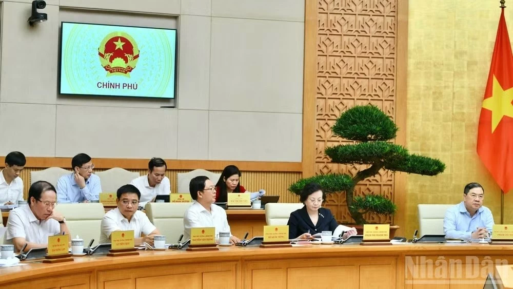 Tập trung chỉ đạo, khẩn trương hoàn thiện các dự án luật, nghị quyết, bảo đảm tiến độ và chất lượng Tập trung chỉ đạo, khẩn trương hoàn thiện các dự án luật, nghị quyết, bảo đảm tiến độ và chất lượng