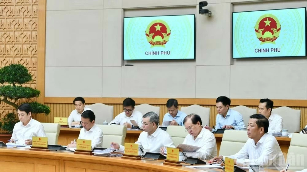 Tập trung chỉ đạo, khẩn trương hoàn thiện các dự án luật, nghị quyết, bảo đảm tiến độ và chất lượng Tập trung chỉ đạo, khẩn trương hoàn thiện các dự án luật, nghị quyết, bảo đảm tiến độ và chất lượng