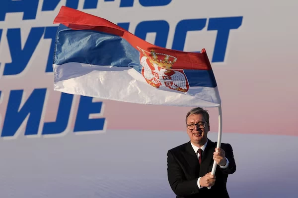 Phát biểu tại cuộc mít tinh ở Belgrade nhân dịp lễ Vidovdan, Tổng thống Aleksandar Vucic khẳng định sẽ trực tiếp dẫn dắt chiến dịch tranh cử của đảng cầm quyền sau khi từ chức. (Nguồn: The Globe and Mail)