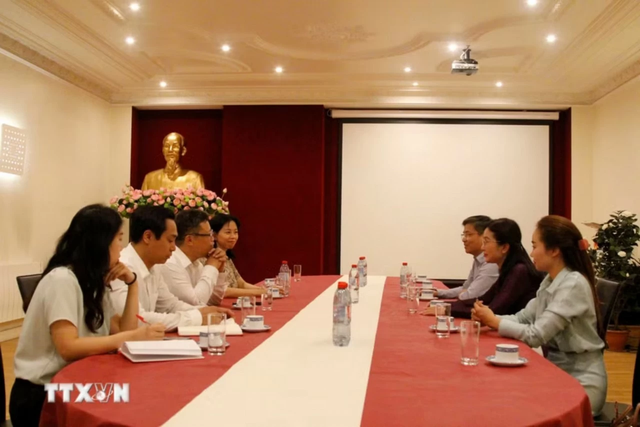 Chuỗi hoạt động tôn vinh di sản của Chủ tịch Hồ Chí Minh tại Pháp