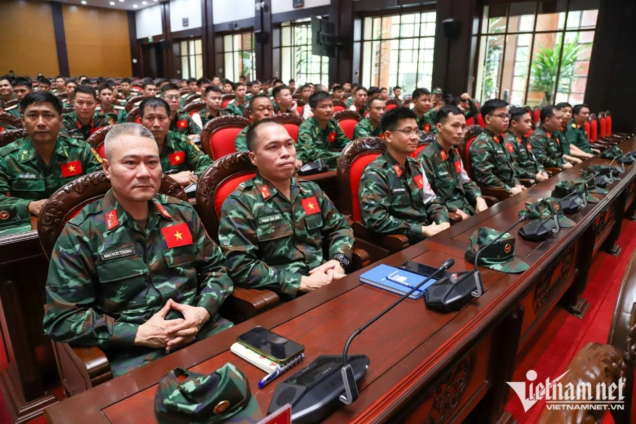 Lực lượng tham gia hỗ trợ Venezuela khắc phục thảm họa động đất gồm 82 thành viên. (Nguồn: Vietnamnet)