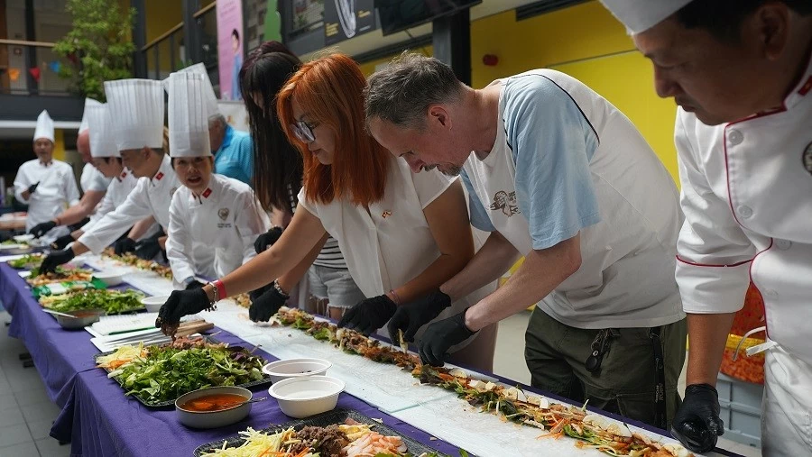 Ẩm thực gây ấn tượng đặc biệt tại Festival văn hoá 'Rực rỡ Việt Nam'