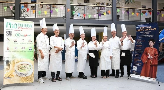 Ẩm thực gây ấn tượng đặc biệt tại Festival văn hoá 'Rực rỡ Việt Nam'