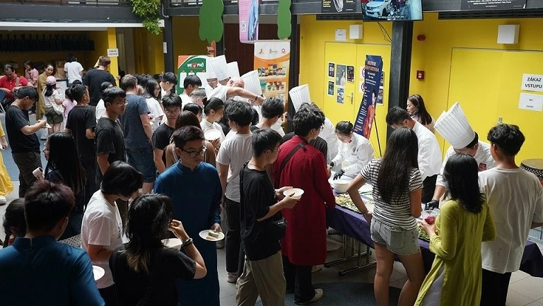 Ẩm thực gây ấn tượng đặc biệt tại Festival văn hoá 'Rực rỡ Việt Nam'