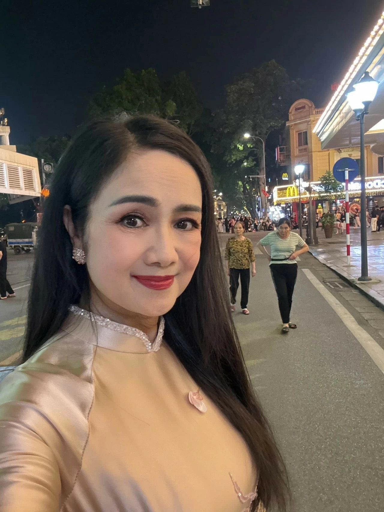 Nhan sắc trẻ trung của NSND Thu Hà Nhan sắc trẻ trung của NSND Thu Hà