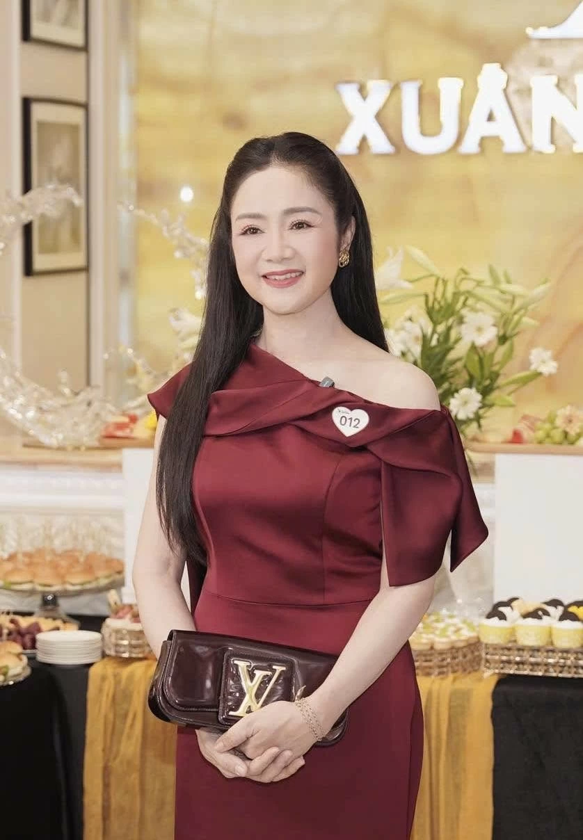 Nhan sắc trẻ trung của NSND Thu Hà
