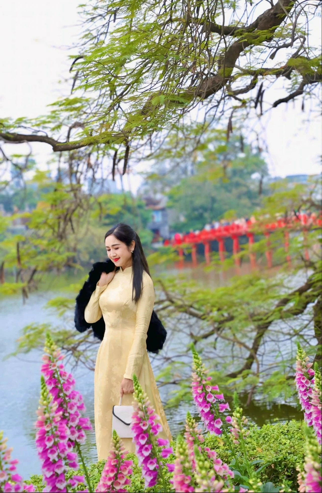 Nhan sắc trẻ trung của NSND Thu Hà
