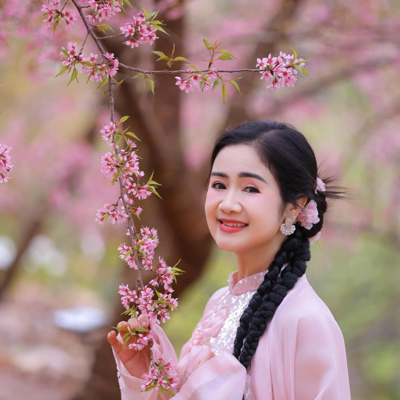 Nhan sắc trẻ trung của NSND Thu Hà