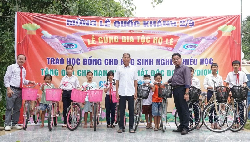 Tiến sĩ Danh dự - Bác sĩ CKI Lê Văn Sẽ: Người tiên phong trong ứng dụng tế bào gốc trong thẩm mỹ