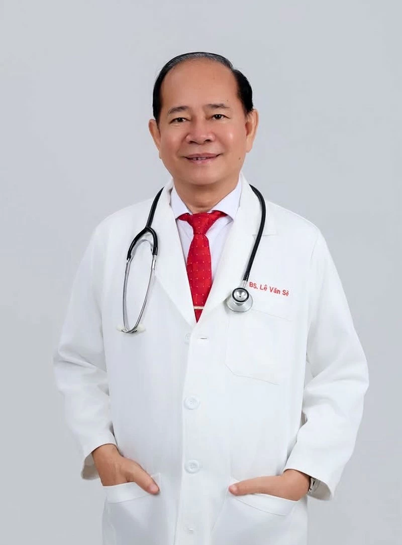 Tiến sĩ Danh dự - Bác sĩ CKI Lê Văn Sẽ: Người tiên phong trong ứng dụng tế bào gốc trong thẩm mỹ