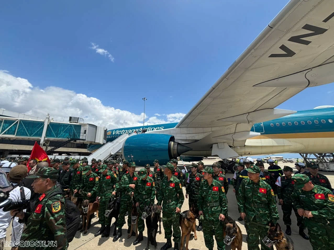 Đoàn cứu hộ động đất Venezuela: Thông điệp về một Việt Nam luôn coi trọng nghĩa tình Đoàn cứu hộ động đất Venezuela: Thông điệp về một Việt Nam luôn coi trọng nghĩa tình