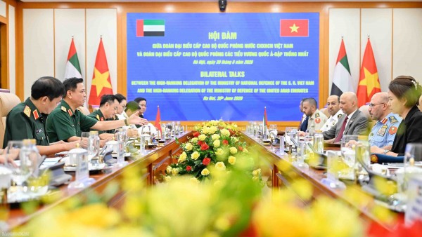 Vietnam, UAE Defence Deputy Ministers hold talks, promote defence industry cooperation