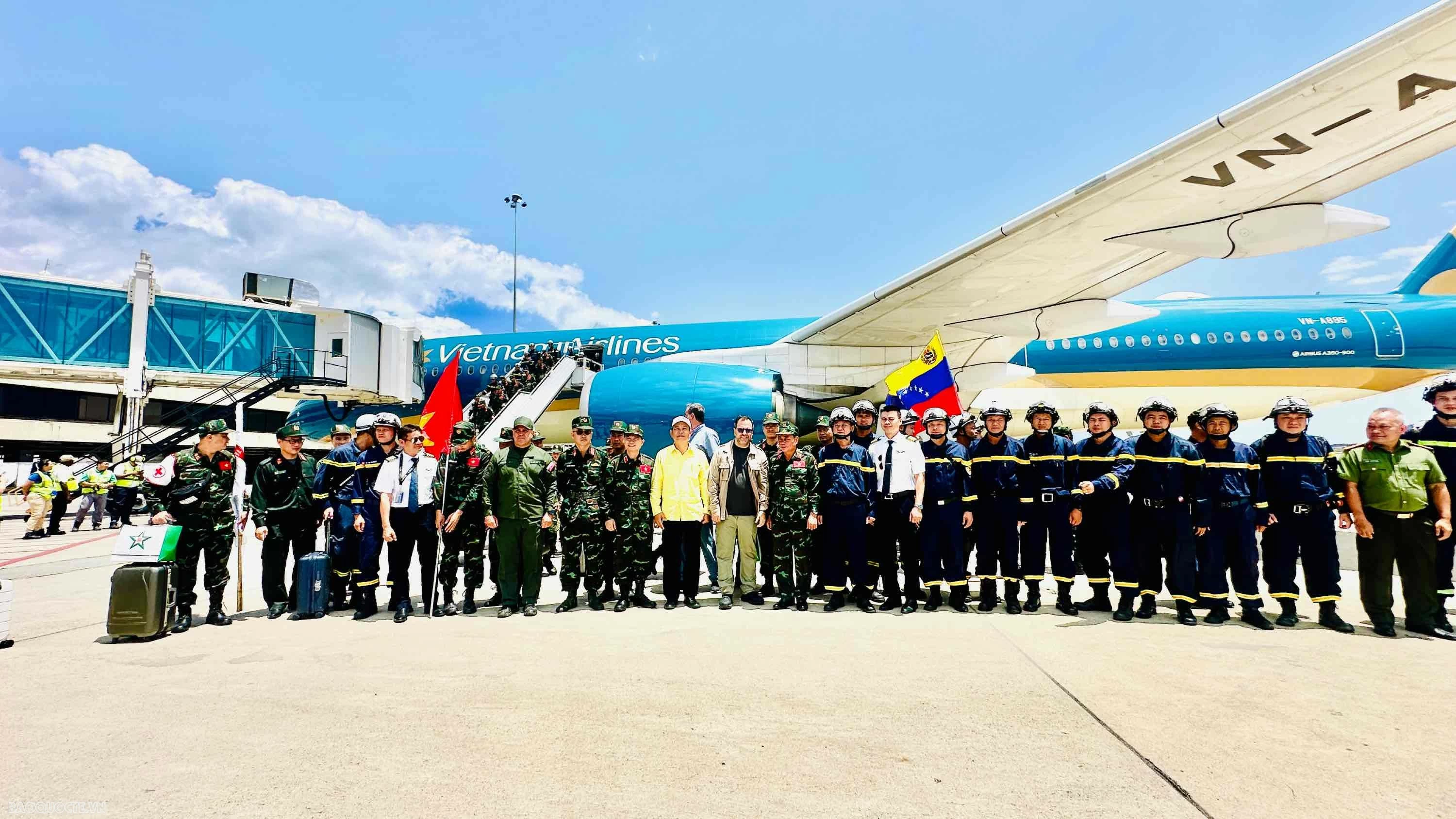 Đoàn cứu hộ Việt Nam hạ cánh Venezuela, bắt đầu sứ mệnh quốc tế