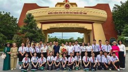 Đoàn Trường song ngữ Lào - Việt Nam Nguyễn Du trải nghiệm văn hóa, lịch sử Việt Nam