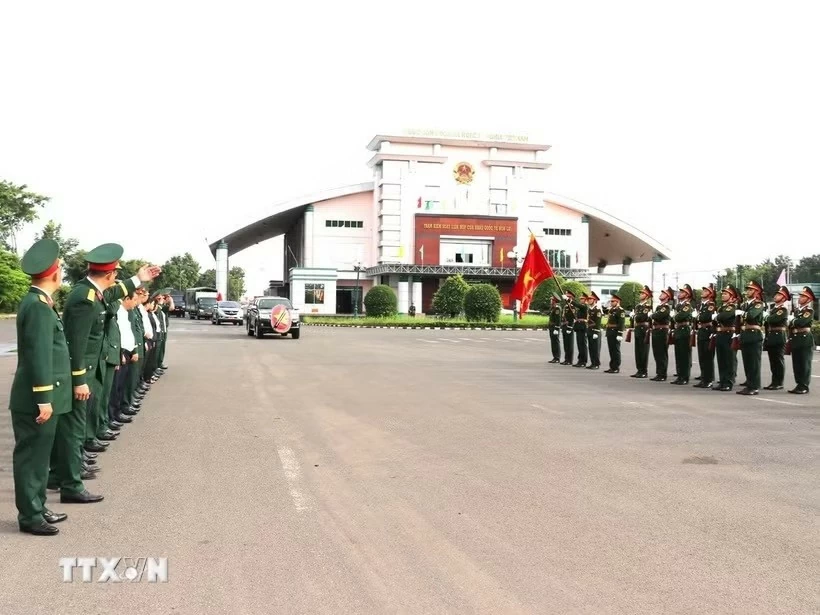 Lễ đón 62 hài cốt liệt sĩ Việt Nam hy sinh tại Campuchia về nước