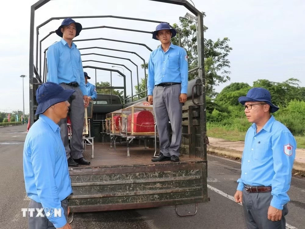 Lễ đón 62 hài cốt liệt sĩ Việt Nam hy sinh tại Campuchia về nước