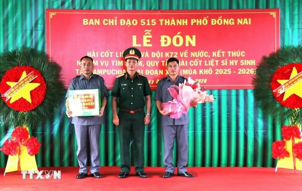 Lễ đón 62 hài cốt liệt sĩ Việt Nam hy sinh tại Campuchia về nước