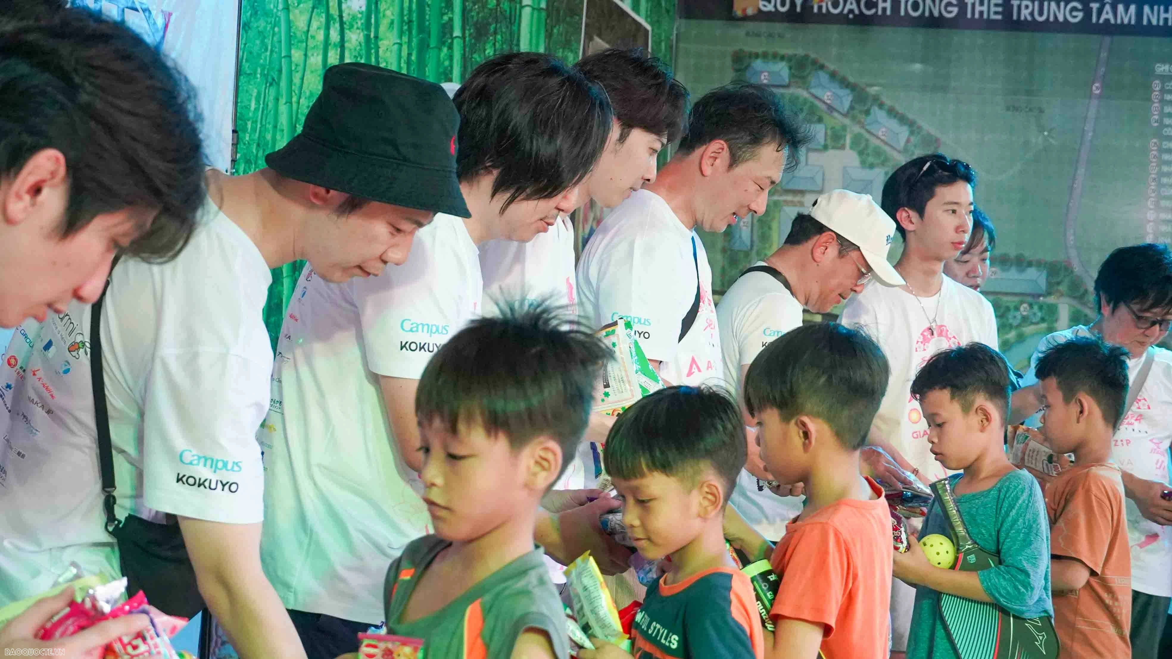 Làng Tre đón những người bạn đến từ Nhật Bản