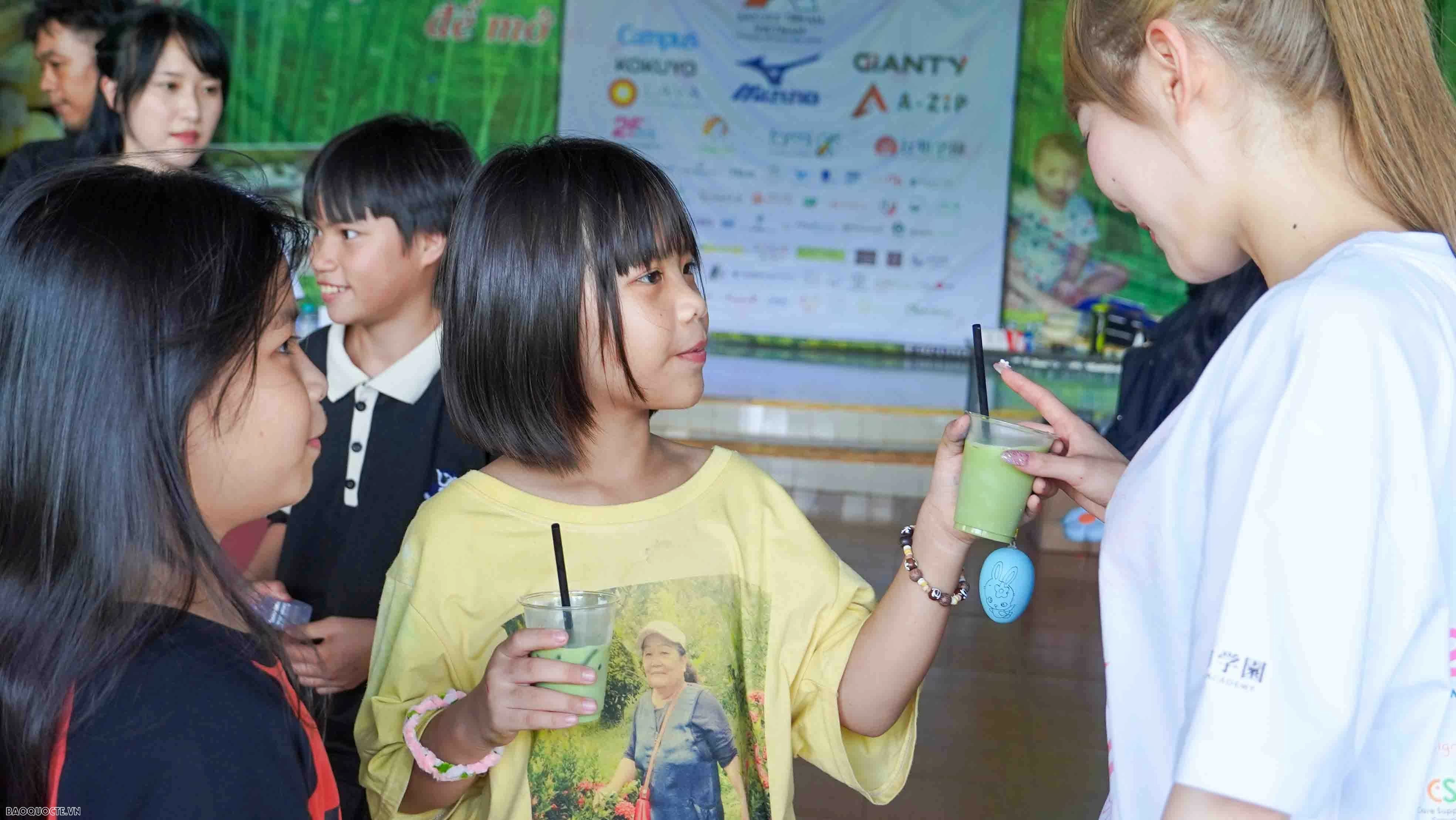 Làng Tre đón những người bạn đến từ Nhật Bản