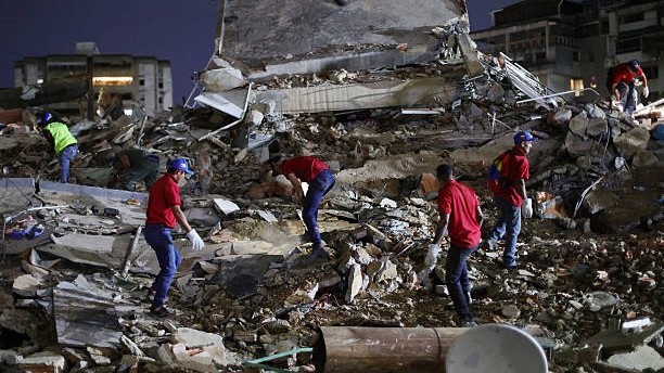 Bé trai sống sót kỳ diệu sau động đất tại Venezuela