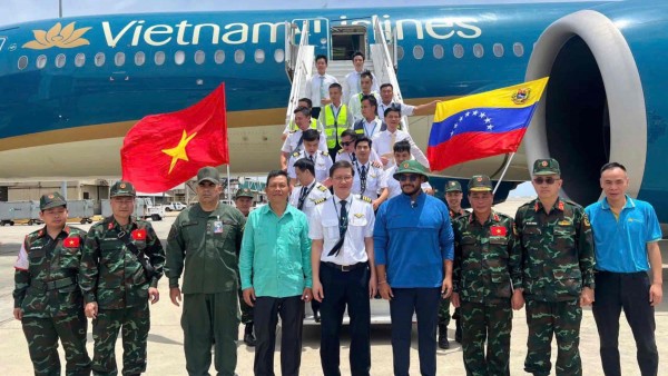 Hoàn tất chuyến bay thứ 2 đưa hàng viện trợ tới Venezuela