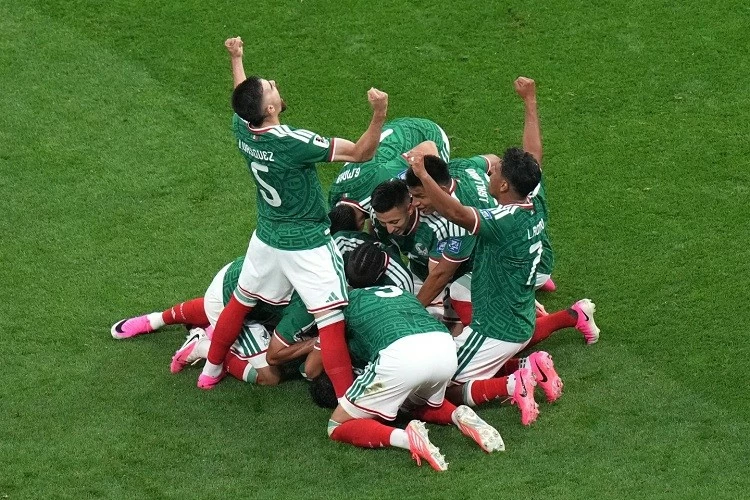 Kết quả bóng đá Vòng 1/32 World Cup: Mexico 2-0 Ecuador: Mexico phá dớp 40 năm ở World Cup, hẹn đại chiến Anh tại vòng 1/16 Kết quả bóng đá Vòng 1/32 World Cup: Mexico 2-0 Ecuador: Mexico phá dớp 40 năm ở World Cup, hẹn đại chiến Anh tại vòng 1/16