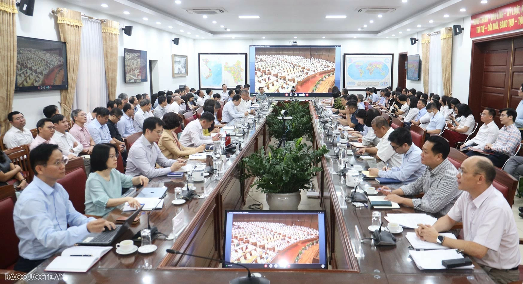 Điểm cầu Bộ Ngoại giao tham dự dưới hình thức trực tuyến. (Ảnh: Thành Long) Điểm cầu Bộ Ngoại giao tham dự dưới hình thức trực tuyến. (Ảnh: Thành Long)