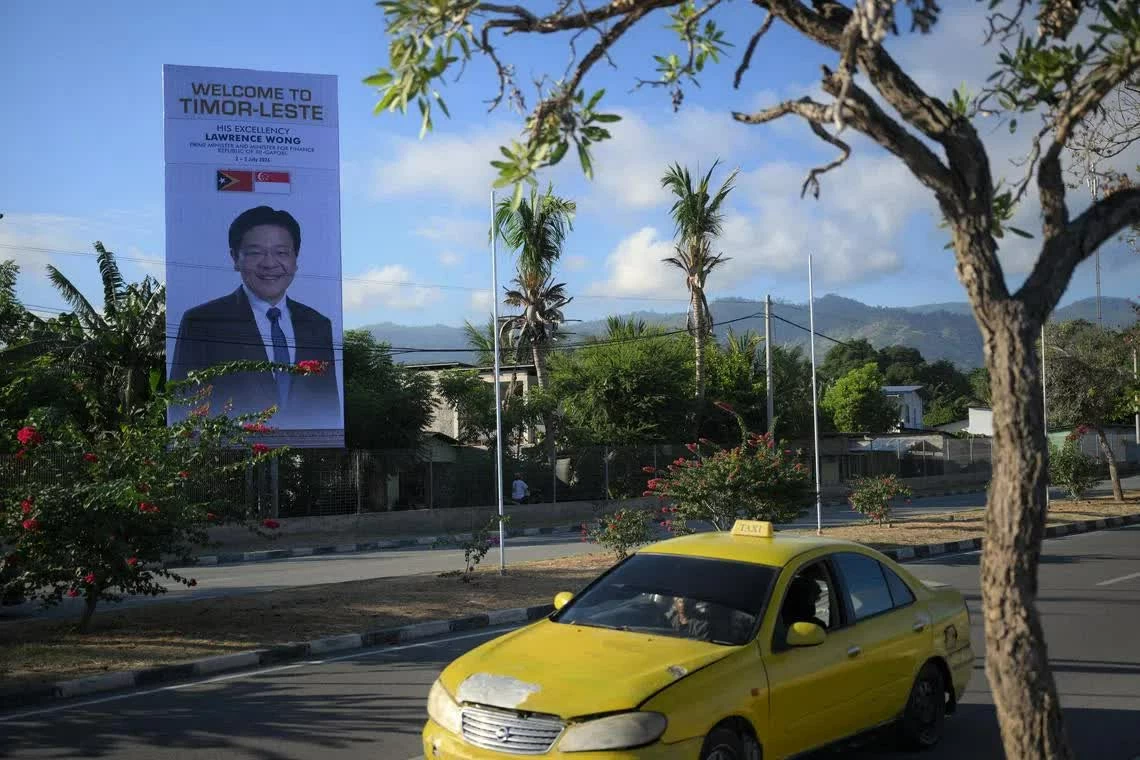 Chuyến thăm chính thức của Thủ tướng Lawrence Wong tới Timor-Leste đánh dấu lần đầu tiên một nhà lãnh đạo Singapore công du quốc gia này kể từ khi giành độc lập năm 2002, mở ra dấu mốc mới trong quan hệ song phương. (Nguồn: The Straits Times)