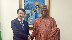 Thứ trưởng Ngoại giao Lê Anh Tuấn thăm làm việc tại Nigeria