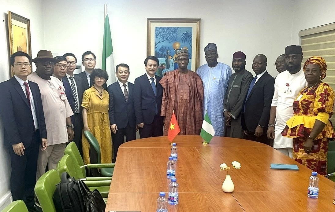 Thứ trưởng Ngoại giao Lê Anh Tuấn thăm làm việc tại Nigeria
