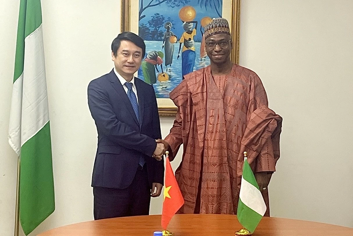Thứ trưởng Ngoại giao Lê Anh Tuấn thăm làm việc tại Nigeria